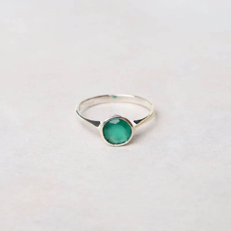 Sterling Silver Ring with 6mm Round Bezel Set Green Agate