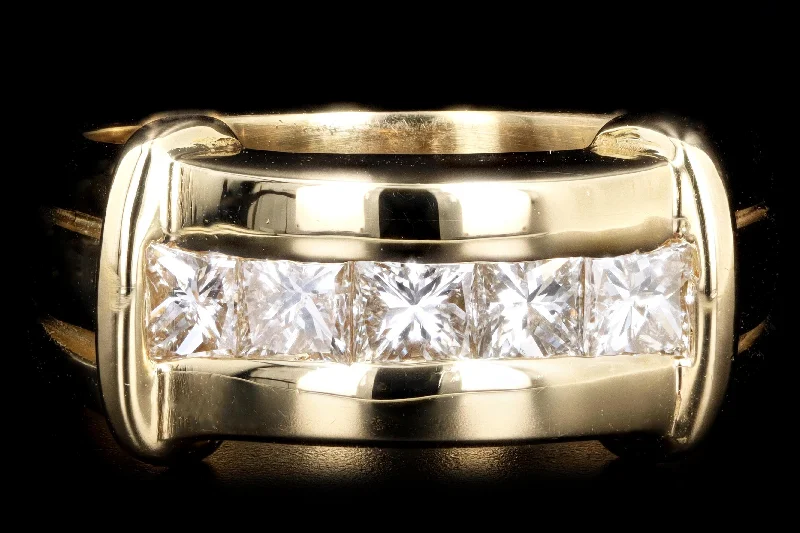 Modern 18K Yellow Gold 1 Carat Total Weight Princess Cut Diamond Band