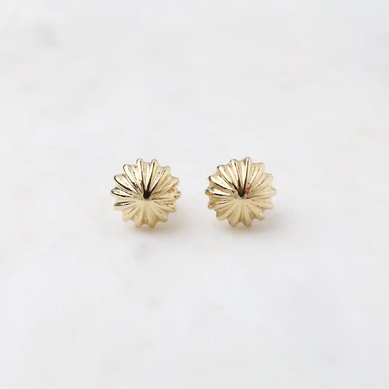 14k Yellow Gold 8mm Scallop Button Stud