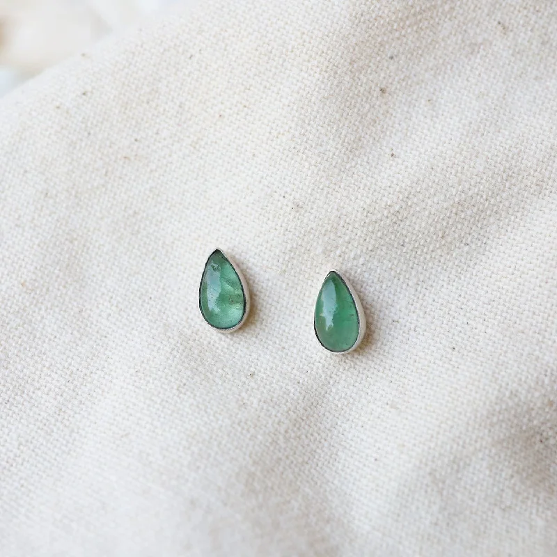 Shiny Little Emerald Tear Drop Stud